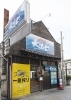ブルーの看板が目印「海鮮料理屋 大告丸」
