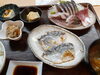 アジの塩焼き+刺身盛り合わせ1900円「旬の魚、アジが入荷しました!」