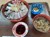 海鮮丼小鉢付き　1700円「本日女子会ランチ、人気メニュー」
