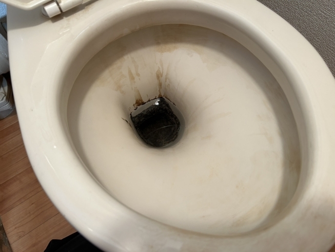 「トイレの尿石除去！！トイレクリーニング！！江戸川区の何でも屋さんです！エアコンクリーニング・ハウスクリーニング・家具移動・不用品処理のお手伝い！遺品整理のご相談も承っております！」