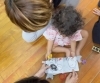 押して音を楽しみながら布絵本を見ています！「９月５日（火）無料のベビー英語リトミックを開講！ぜひ体験にいらしてください！【京都市南区＆下京区のピアノ・リトミック・英語リトミック】」