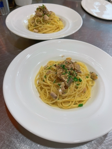 アサリとイナダのマリニエール風　3種のハーブで「京成船橋駅の美味しいお店（イタリアンレストラン）」