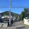 「松ケ枝中学校に通ずる道」