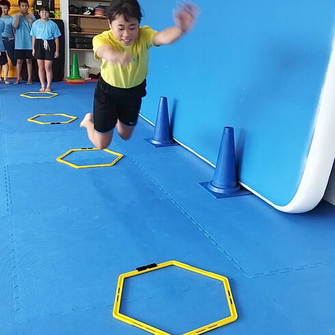 瞬発力を鍛える立ち幅とび「鉾田市・行方市のお子様の習い事にピッタリ 敏捷性 柔軟性 バランス力 体幹力 瞬発力を鍛える スポーツで心身を鍛える ジュニアスポーツクラブSKILL鉾田支部 鉾田市行方市のギッズ無料体験随時実施中!」