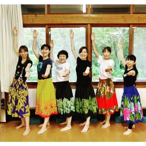 生徒の皆さんもとても仲良しで雰囲気のよいお教室です「那珂川市 フラダンス教室 リフレッシュに！体力づくりに！仲間づくりに！」