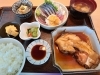 カレイの煮付け+刺身盛り合わせ定食2300円「評判の煮魚+刺身盛り合わせ定食」