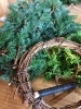 自分で作ると楽しいです。「クリスマスリースでお出迎え」