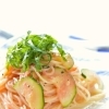 ズッキーニと梅トマトソースの冷製パスタ