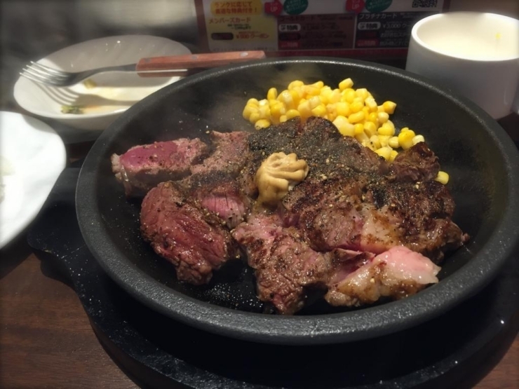 ワイルドステーキ300ｇ　1200円（税抜き）<br>サラダ・スープ・ライス付き