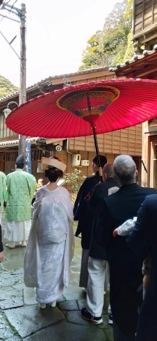 赤い番傘のお出迎え、花嫁行列は美保神社へ「☆美保神社挙式☆神鳴りから青空へ☆　」