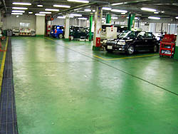 キレイな工場で、お客様の車も
丁寧に作業いたします。「車検のコバック 江戸川店(アップル江戸川葛西店)」