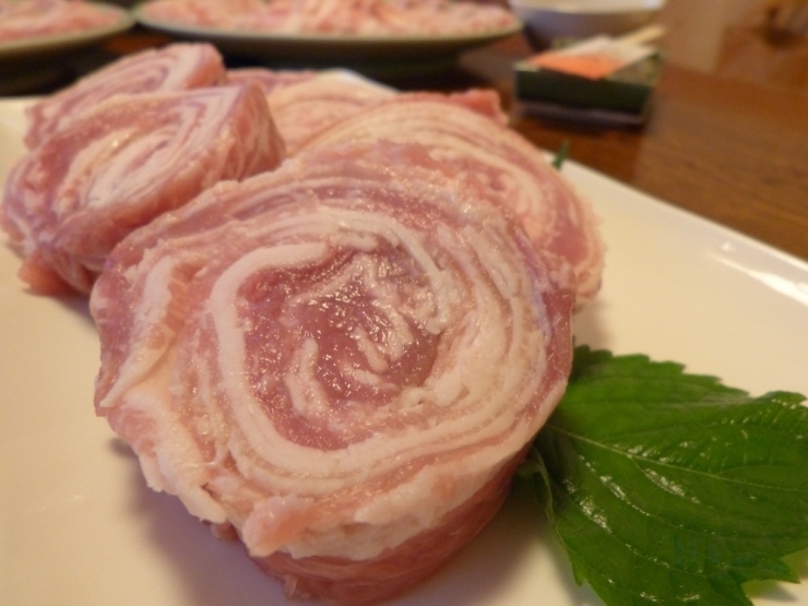 佐藤畜産から提供されるロールステ－キは、ばら肉をロール状にしてあります。