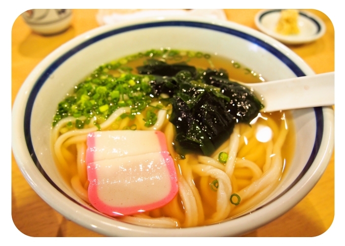 無添加いりこだしかけうどん(天ぷら付き）　税込870円