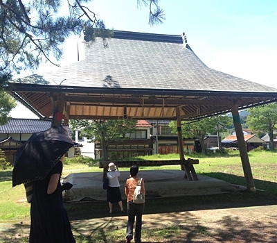 映画『渾身』の舞台になった水若酢神社。撮影当時の面白いエピソードも聞かせてもらえました。