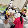 「幼児英会話レッスンがスタート｜歌やカードで楽しく英語とふれあいました」
