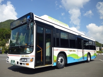近畿北部では初導入（※）のハイブリッドバス「京都交通株式会社」