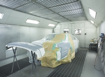 焼付塗装専用ブース。「有限会社 北江自動車整備工場」