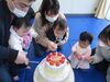 ケーキに果物、ローソクを立てたよ♪「今日はお誕生日会がありました。」