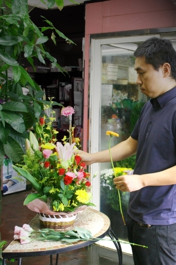 花風水では、黄色い花は金運アップに一役買ってくれるそうです。「フローリストかわさき」