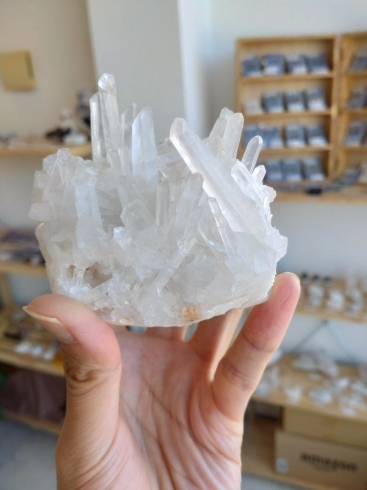 四川省産水晶クラスター入荷しました「天然石アクセサリーkikis 【来週の予定＆お盆休みにつきまして】」