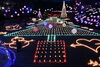 「初登場！光り輝く恐竜の世界～花と光のページェント（夜間開園）～」