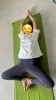 合唱がっせきのポーズ「【岸和田市ヨガ】たった10分でPMS・生理痛が楽になる!体が硬くてもOKな「自宅で簡単ヨガポーズ」3選と広報担当の体験談」