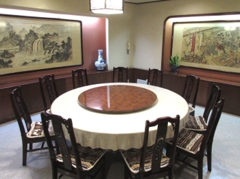 円卓を囲んでお食事をお楽しみください！「中華料理 龍鳳園」