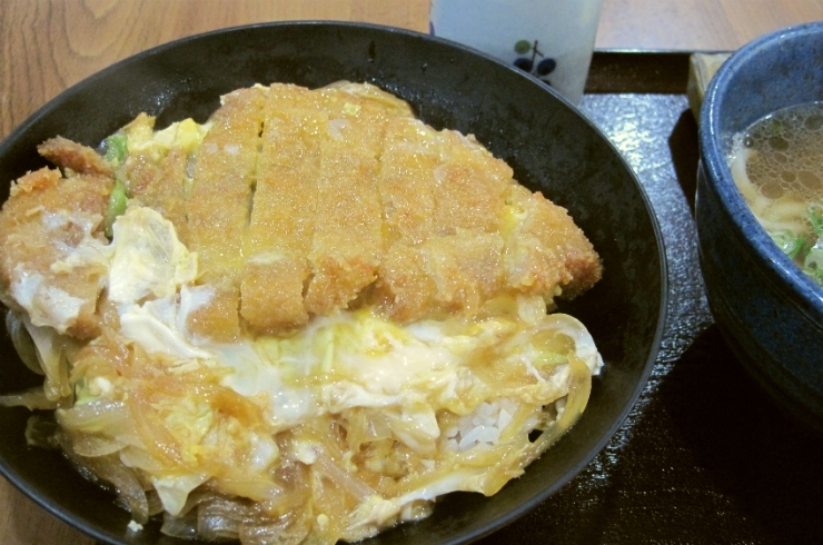 だし汁がしみ込んだ絶品かつ丼！