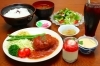 芝牛アスパラハンバーグ定食「アスパラ横丁の参加店をご紹介!【リカー&フーズ ほんま商店】」