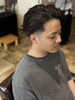 洗練された都会的なヘアスタイル「ツーブロックでスッキリ爽やか！セットしやすいメンズショート」
