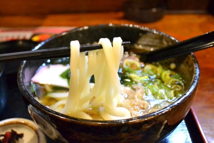 うどん、だし、白ご飯との相性も抜群！<br>油かすがご飯をそそります！