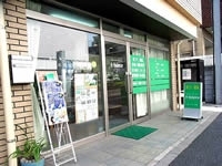 小岩に構えた路面店は
足腰が不自由でも入りやすい