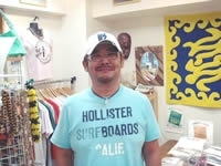 中野さんお気に入りのサーフ系ブランド
「ホリスター」「アバクロ」は
国内で手に入りにくい貴重な品