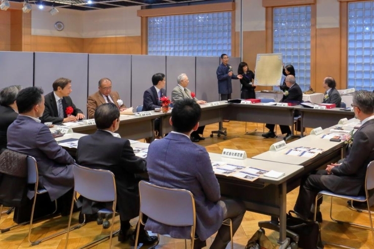懇談会は「新宿区優良企業」の代表者の方々と合同で行われました。