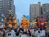 迫力満点の地元祭り！勇壮な山車と人々「八王子まつりの山車・盆踊りを八日町から応援しています【地元の夏を明るく】」