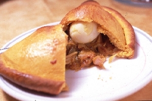 ボリビア一番人気のパイ「サルテーニャ」