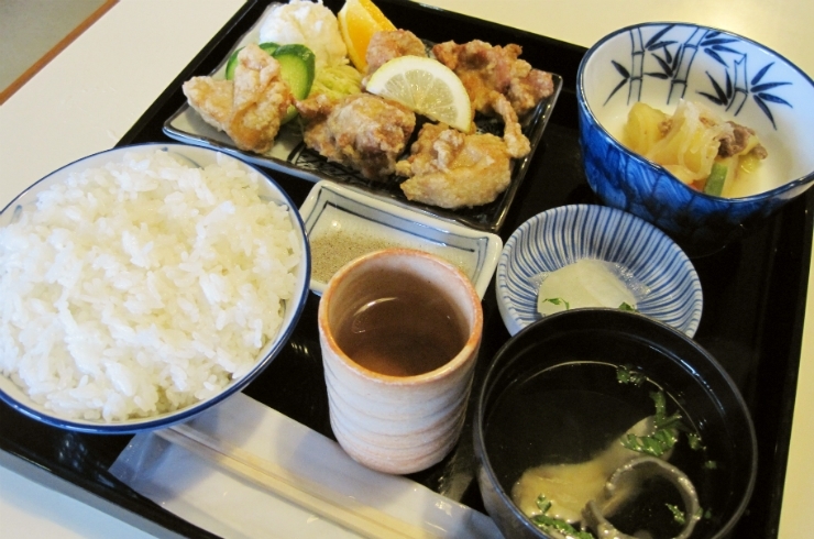 鳥唐揚げ定食（870円）