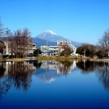 温水池と富士山