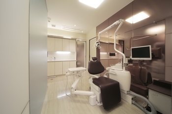 診察室「花みずき矯正歯科」
