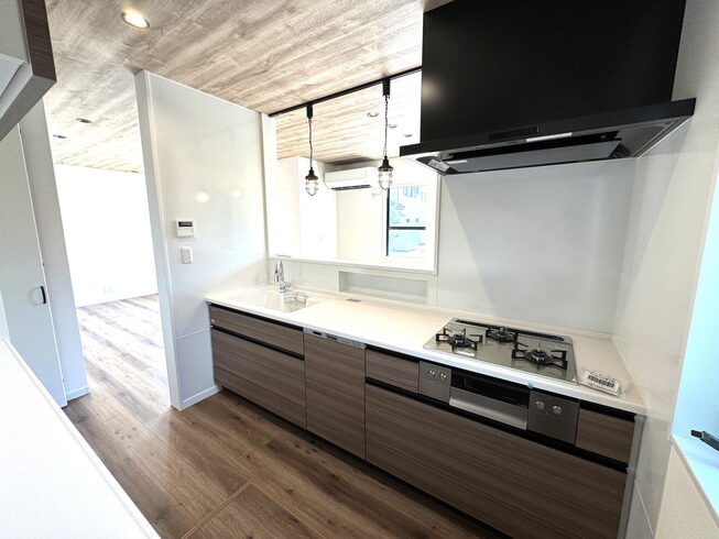 焼津市五ケ堀之内C号棟☆キッチン「🏠焼津市五ケ堀之内の新築戸建全2棟✨C号棟・平屋建て🏠D号棟・2階建て🏠並列駐車3台可能🚗豊田小・豊田中エリア🏫西焼津駅徒歩13分♪」