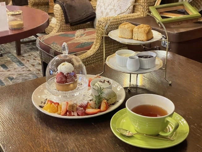 スコーン、デザートプレート、紅茶「1日の終わりにまったり夜カフェしませんか？バー使いでも楽しめます♪／和歌山カフェ／紀三井寺カフェ」