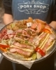 「【ジョンソンタウンの豚肉料理専門店　THEPORK SHOP】【ハンバーグ/とんかつ/カレー】【カフェ/レストラン/各種宴会/ハッピーアワー/テラス席喫煙OK/テラス席ペットOK/女子会プランあり】」