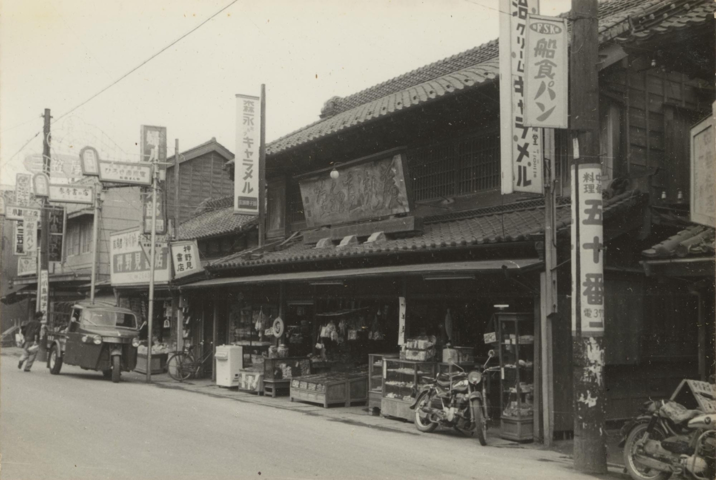 ひろせ直船堂 大正時代に作られた看板と建物 歴史ある和菓子屋 船橋今昔物語 まいぷれ 船橋市 ひろせ直船堂 大正時代に作られた看板と建物 歴史ある和菓子屋 船橋今昔物語 まいぷれ 船橋市