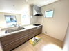 焼津市小川🏠キッチン「【即内覧可✨】焼津市小川🏠５ＬＤＫ♪駐車２～３台可🚗ＷＩＣ完備▽全居室フローリング▽小川小・小川中▽区画整理地内▽焼津市の家探し・土地情報も地域密着の不動産の39へお任せください🐰🏠」