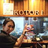 美味しい焼き鳥を提供される美人店主さんと記念撮影♡「焼き鳥を持った文鳥！？〜オーダー品〜」