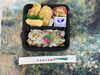 「本日の日替わり手作り弁当は心ほぐれる「おふくろ弁当」！旬の黒枝豆ご飯や手作り惣菜を詰め込み9時30分より販売いたします」
