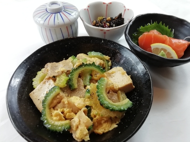 にがうりと豚肉の炒め物「   ○・。＊　週替わりアザレアランチ　＊。・○」