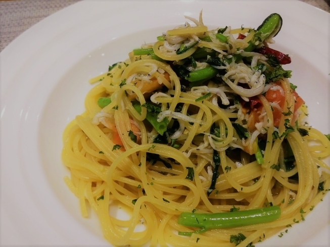 シャキシャキ野菜とシラスを使ったペペロンチーノ「トラットリア・イル・レガーロさんに行ってきました！」