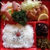 「明日の日替り弁当は華ちらし」