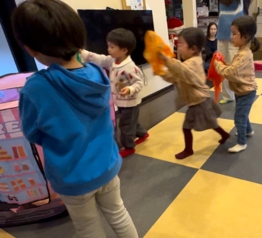 下京区教室のリトミック・英語リトミック!4歳・5歳ちゃん達の目いっぱい楽しんで夢の世界を表現するわくわくのクリスマスレッスン🎄【京都市南区&下京区のピアノ・リトミック・英語リトミック・ベビーリトミック】